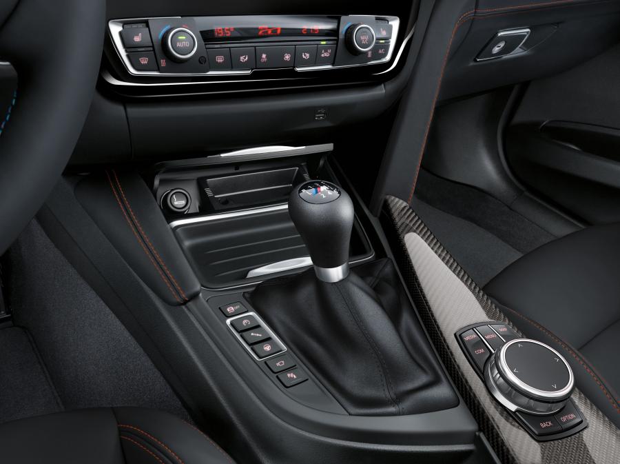 Детали интерьера BMW M4 Coupe (F82) 2017 года  (WW) (фото 10 из 11)